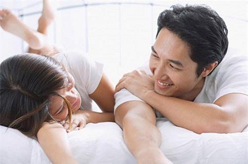 Vợ cay đắng nói với chồng: "Có người vừa gọi điện báo con trai anh sốt cả đêm qua đấy" - 0