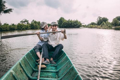 Tình yêu giản dị của chàng trai chờ bạn gái du học 2 năm về chụp ảnh cưới ‘chân lấm tay bùn’ - 1