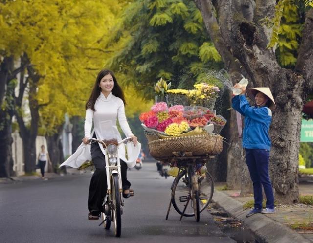 Lời từ biệt cuối mùa thu: Cả yêu thương, cả tủi hờn buồn giận, em ùa vào, em trút xuống mùa thu - 2