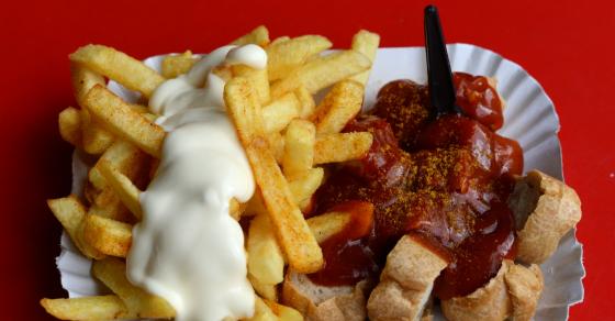 Currywurst - món ăn Đức không tồn tại nếu không có người Anh