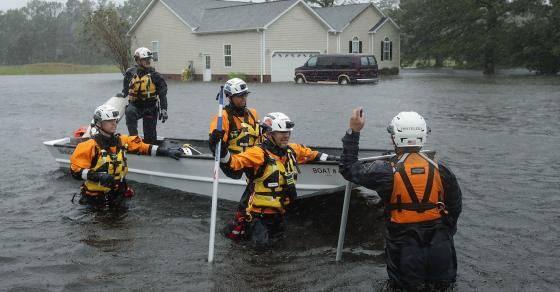 15/9-Thế giới đêm qua: Bão Mangkhut đổ bộ Philippines; Tổng thống Trump lên kế hoạch áp thêm thuế Trung Quốc