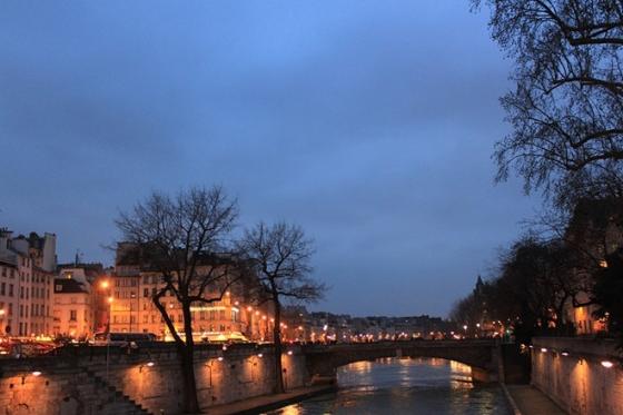 132 7 Di Paris Voi Cai Tui Rong Toi Da Song Nhung Ngay Kho Quen