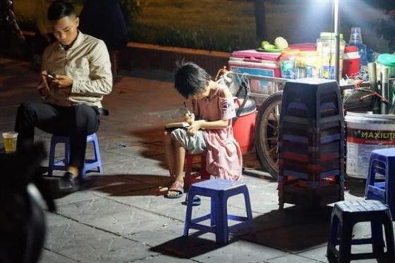 132 8 Co Gai Ha Noi Bat Chap Bi Ky Thi Van Nhan Nuoi Be Gai Lo Loet Khap Nguoi Va Cau Chuyen Xot Xa Cham Den Trai Tim