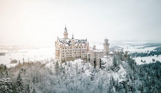 132 3 Lau Dai Neuschwanstein  Ngac Nhien Khi Biet Do Chinh La Logo Bat Hu Cua Hang Walt Disney