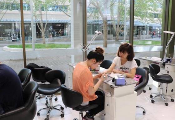 Làm Nail ở úc một ngày kiếm được $1000 có thật hay không?