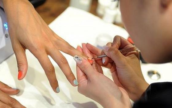 Những cô gái Việt sang xứ nhà giàu Dubai làm nail: Xuân không màu bởi Covid