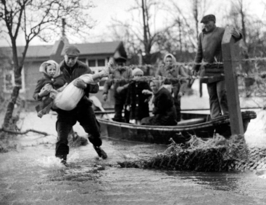 4 Hamburg Phuc Hoi Nhu The Nao Sau Tran Lut Tham Khoc Nam 1962