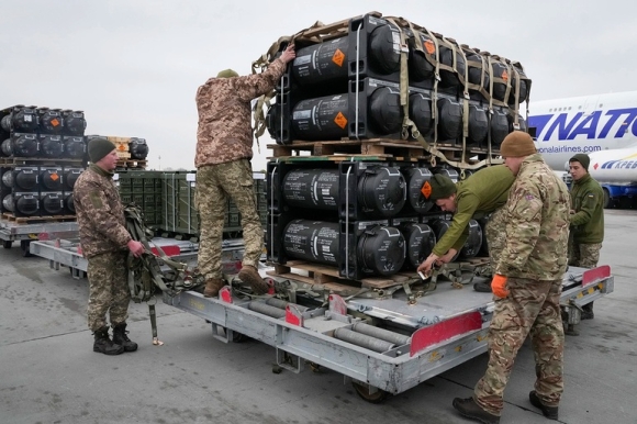 Nga yêu cầu Mỹ chấm dứt "đổ" vũ khí vào Ukraine