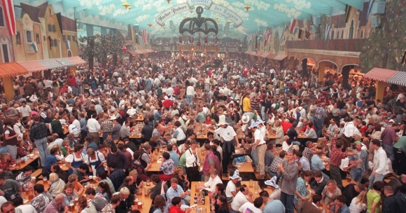 Lễ hội bia Oktoberfest Đức được tổ chức lại sau 2 năm tạm dừng