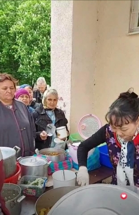 Chuyện cảm động về vợ chồng người Việt hàng ngày nấu cơm từ thiện trong vùng chiến sự Ukraine