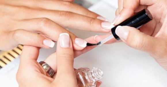 Bỏ việc cử nhân kinh tế sang Mỹ làm nail: Hối hận không kịp