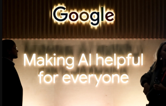 AI của Google bị chỉ trích vì khuyên người dùng ăn đá, trộn keo vào sốt