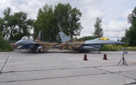 Ukraine có thể dùng cao tốc làm đường băng cho tiêm kích F-16