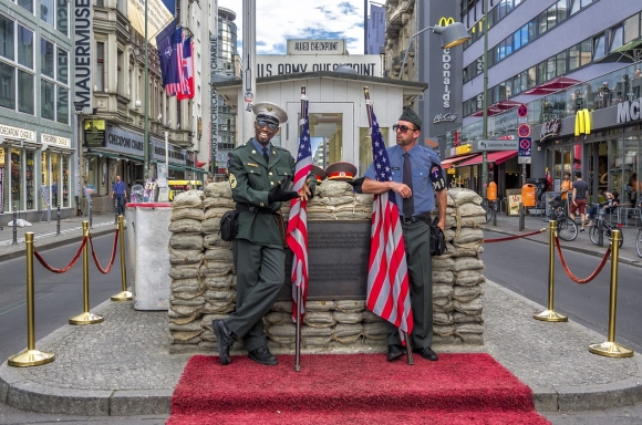 3 7 Dieu Khong Nen Lam Khi Tham Berlin