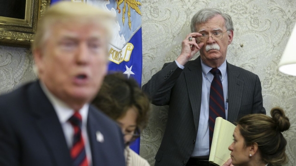 Cựu cố vấn của Trump, John Bolton, "mách nước" cho Tổng thống Zelensky về mối quan hệ với Trump