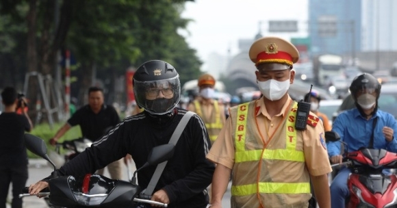 Vượt đèn đỏ bị phạt đến 20 triệu, từ năm 2025 nhiều lỗi giao thông tăng mức phạt