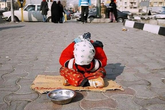 Tình trạng nghèo đói ở Iran ngày càng tồi tệ hơn khi sự cô lập quốc tế vẫn tiếp diễn