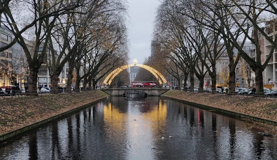 2 Dusseldorf Vien Ngoc An Giau Cua Duc