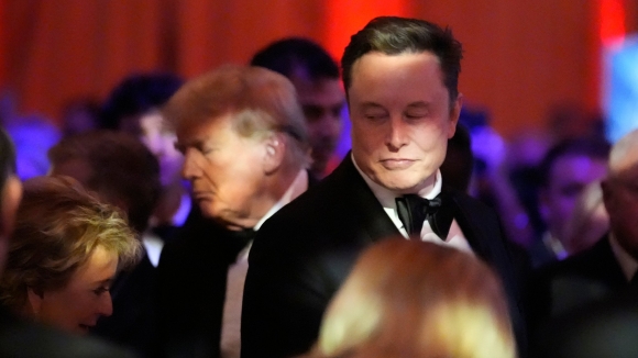 Musk công khai nghi ngờ dự án AI "Stargate" của Trump