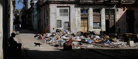 Havana đang ngập trong rác thải: Những hình ảnh này cho thấy hậu quả của lệnh trừng phạt của Mỹ đối với Cuba